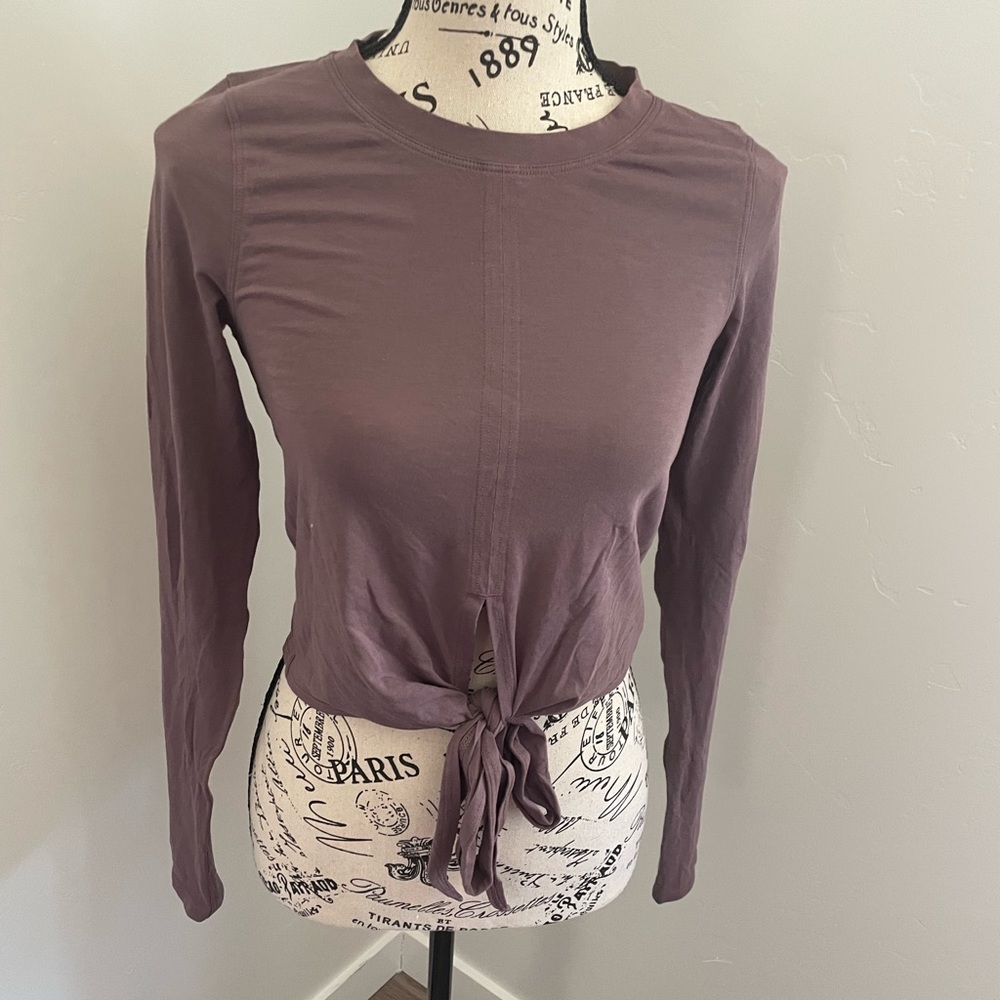 Lululemon top